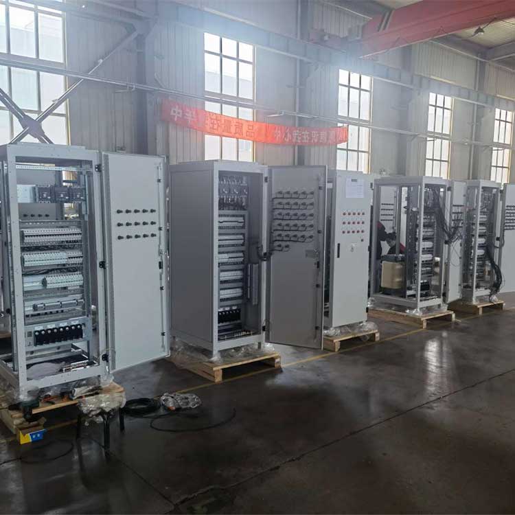 Konstrukcja szafki dostosowana do komponentów sprawia, że ​​jest to wysokiej jakości panel LVSG